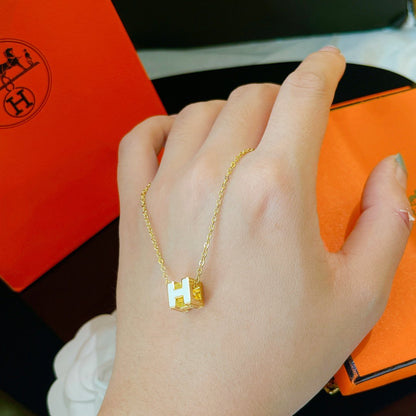 [Windsor Jewelry]H WHITE SQUARE GOLD NECKLACE