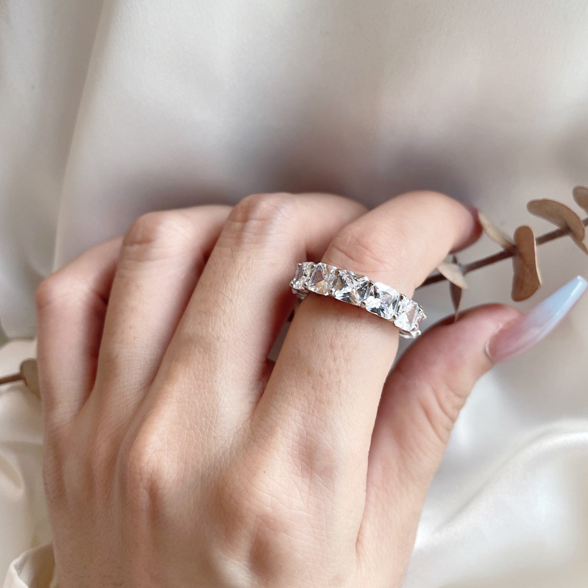 [Windsor Jewelry]Elegant Princess Cut Tennis Ring