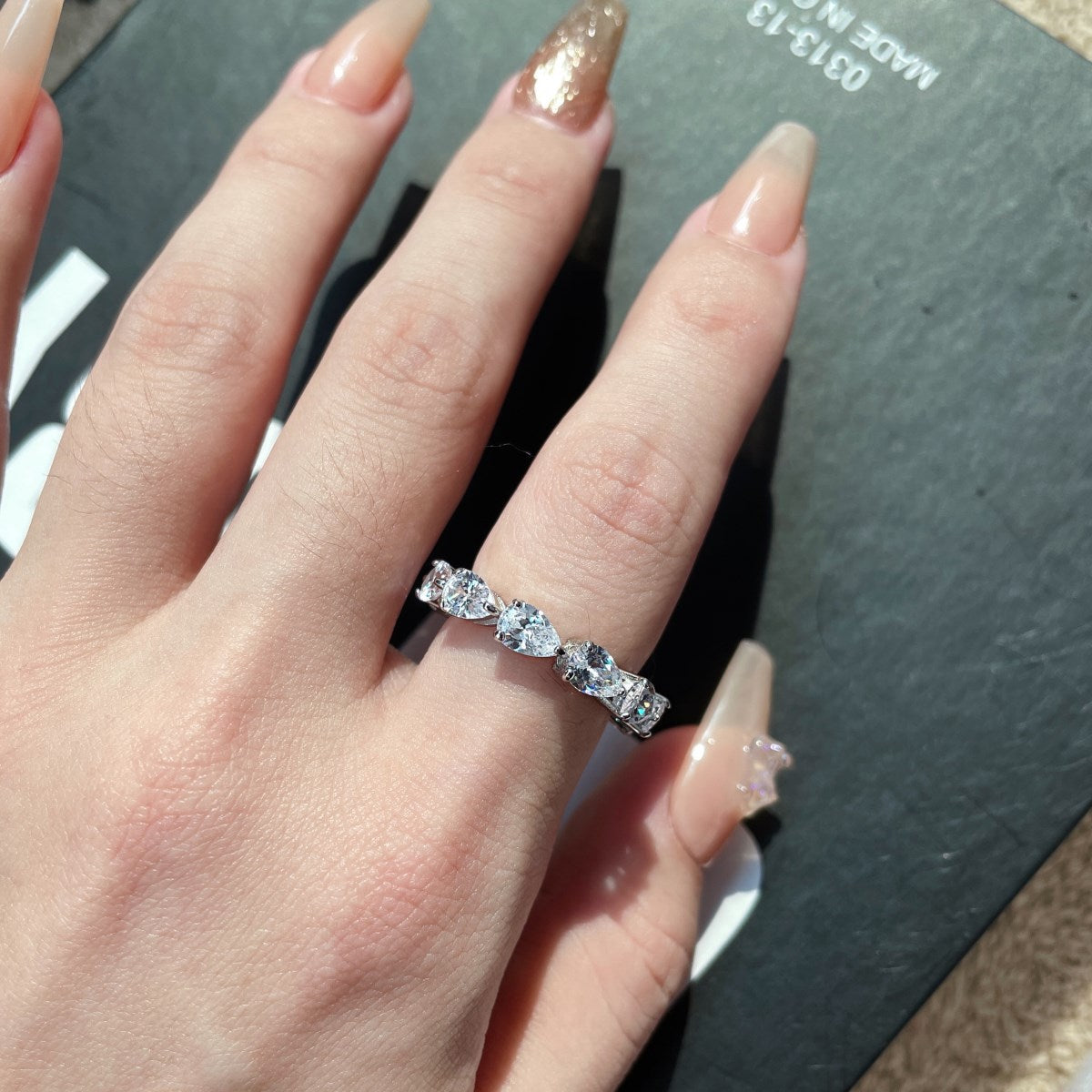 [Windsor Jewelry]Exquisite Pear Cut Tennis Ring