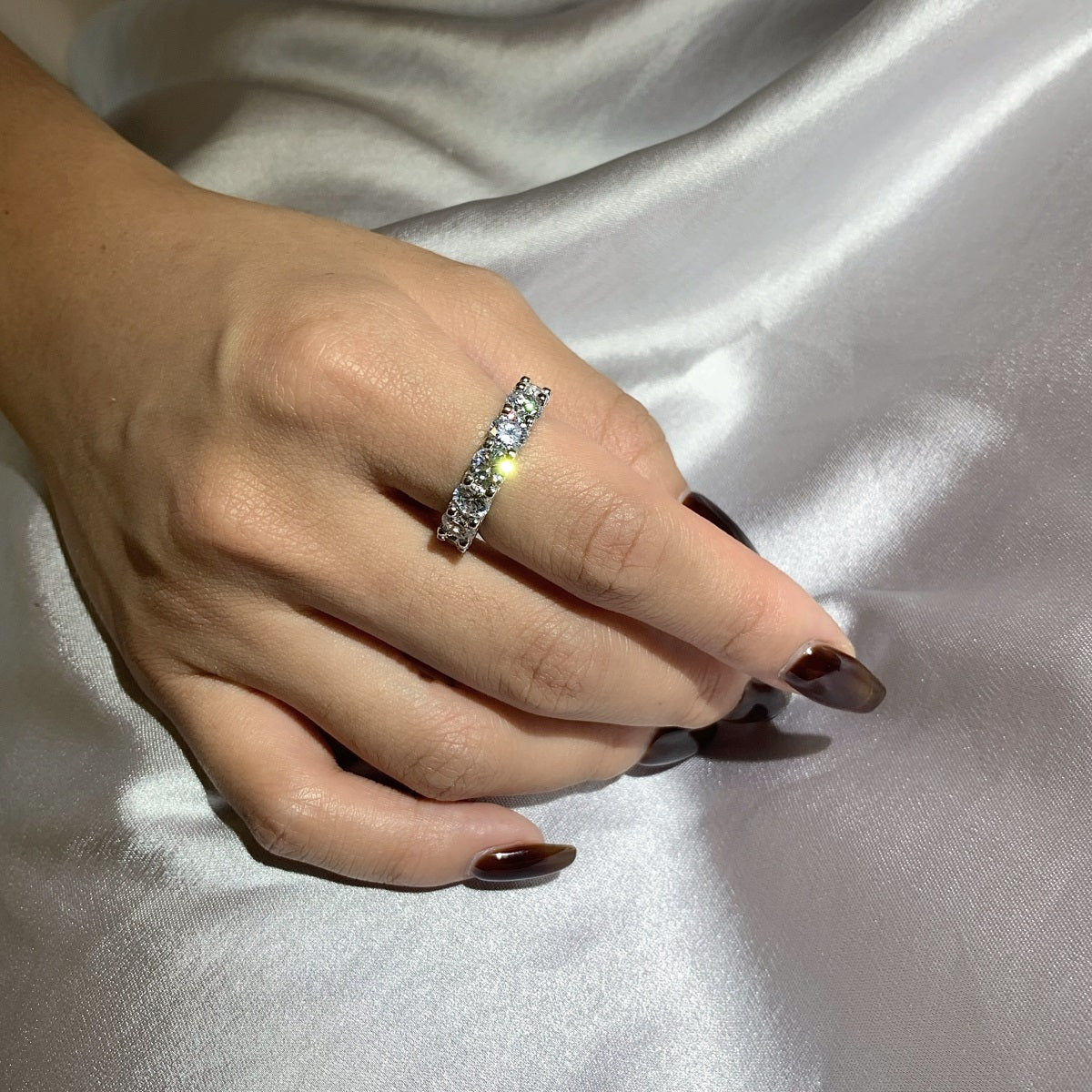 [Windsor Jewelry]Gorgeous Round Cut Tennis Ring