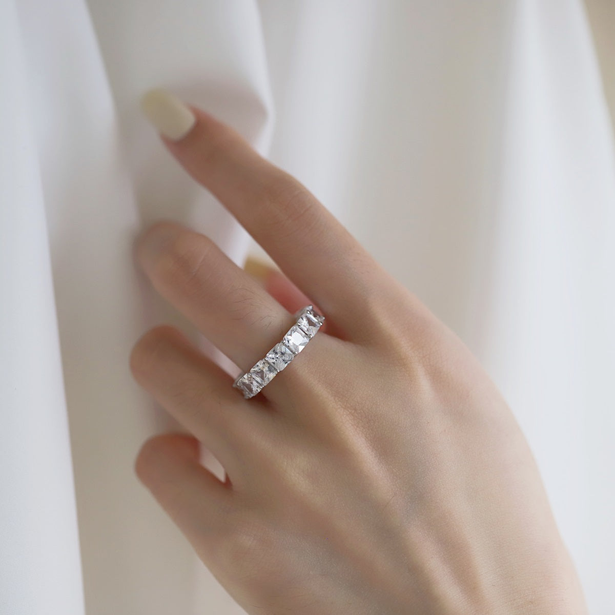 [Windsor Jewelry]Elegant Princess Cut Tennis Ring