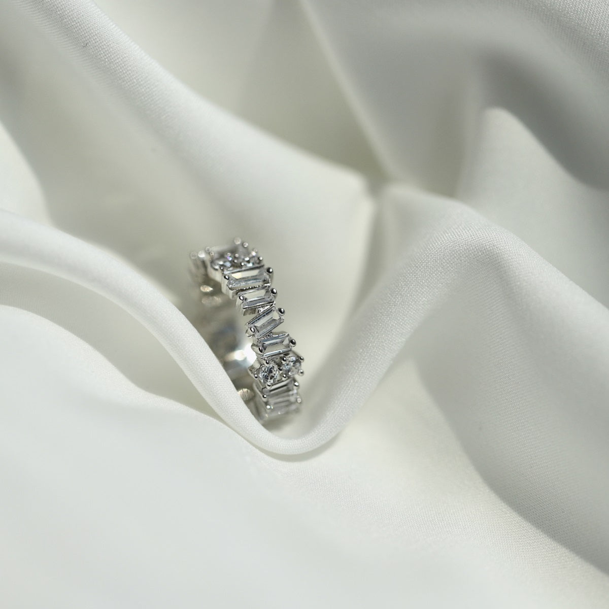 [Windsor Jewelry]Delicate Multi Shape Tennis Ring