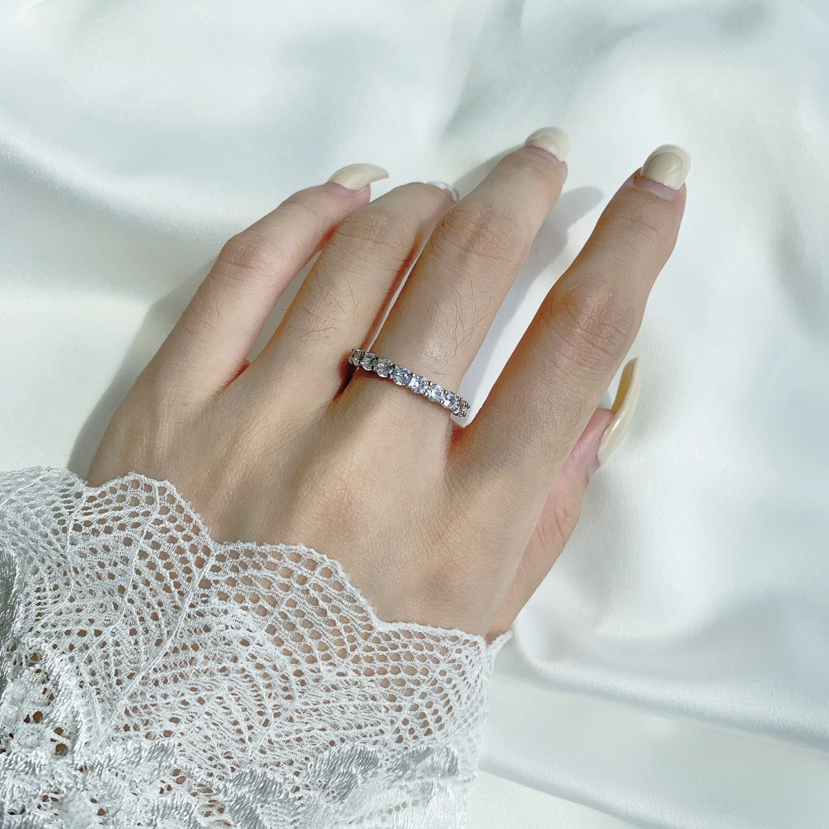 [Windsor Jewelry]Sparkling Round Cut Tennis Ring