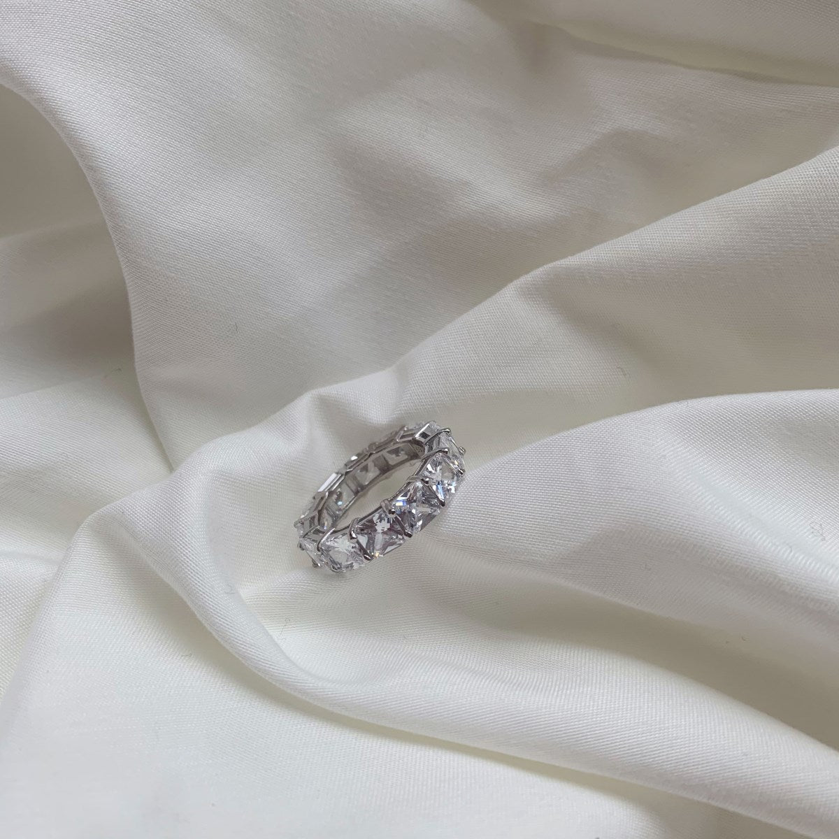 [Windsor Jewelry]Elegant Princess Cut Tennis Ring