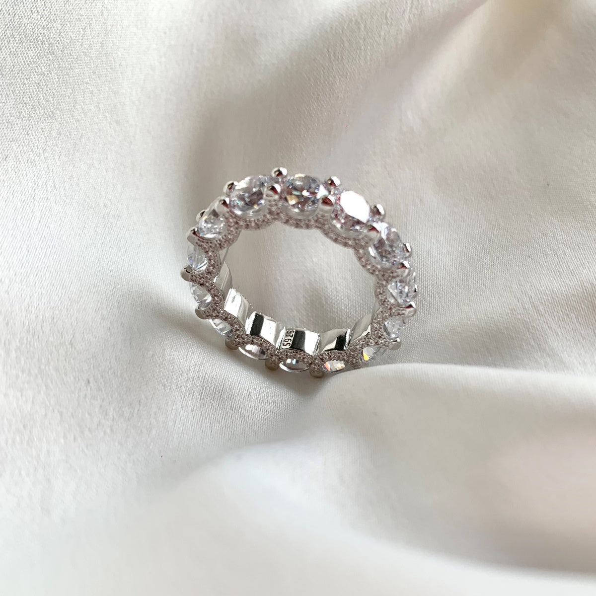 [Windsor Jewelry]Gorgeous Round Cut Tennis Ring