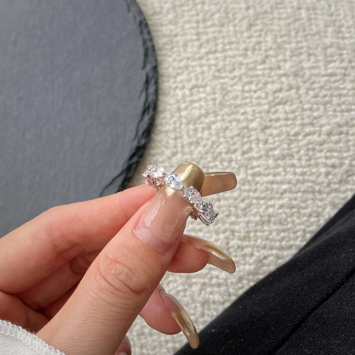 [Windsor Jewelry]Exquisite Pear Cut Tennis Ring