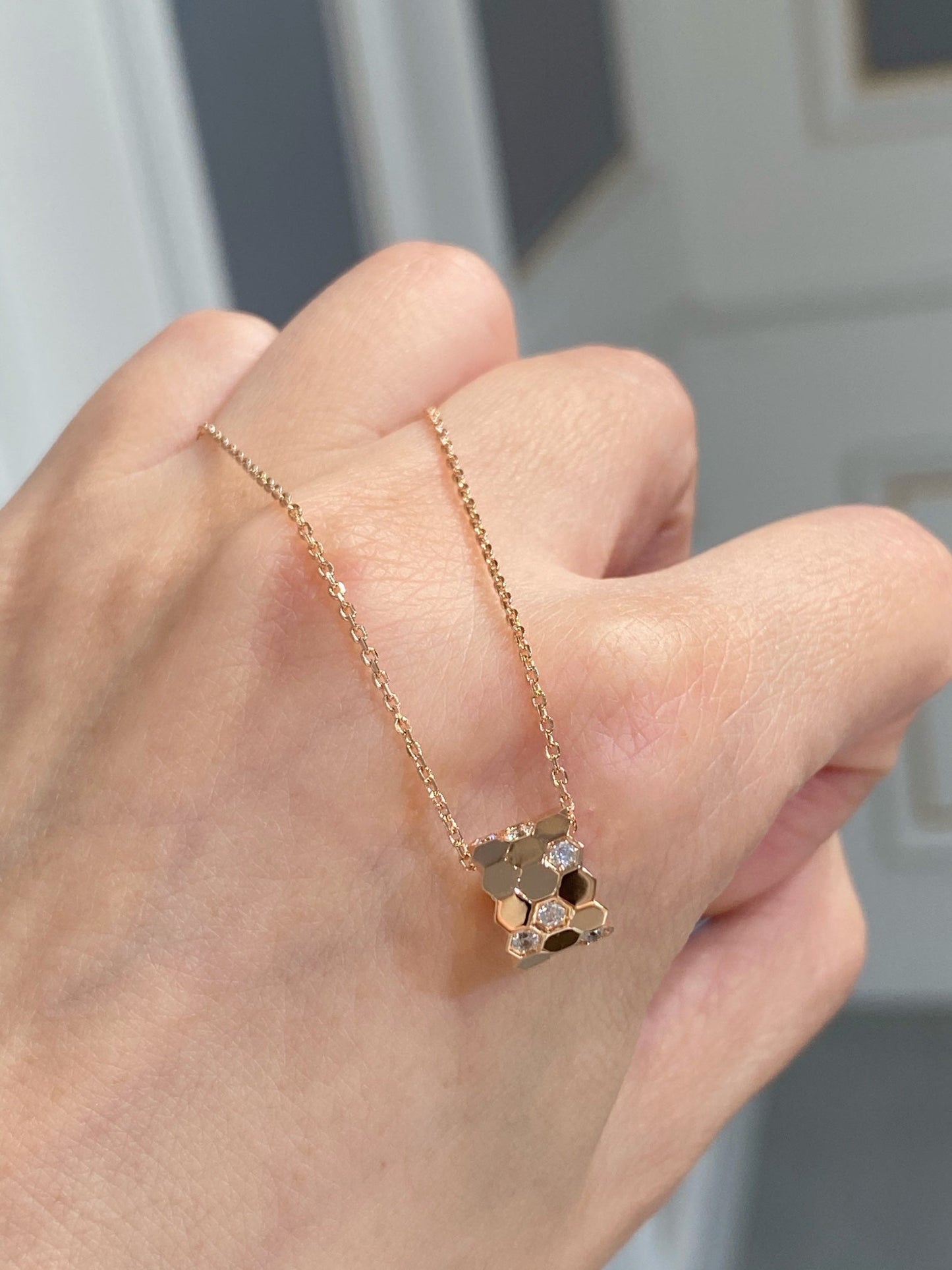 [Windsor Jewelry]BEE LOVE DIAMOND NECKLACE
