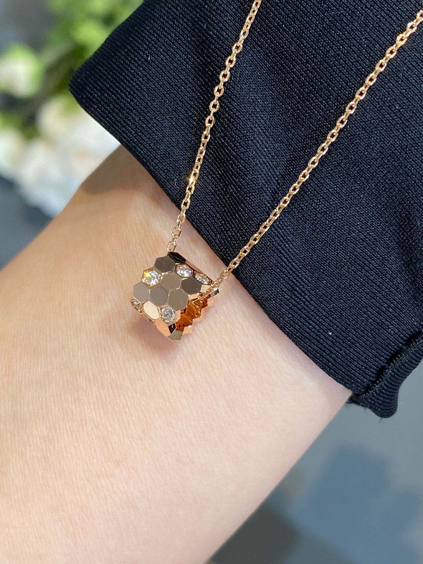 [Windsor Jewelry]BEE LOVE DIAMOND NECKLACE