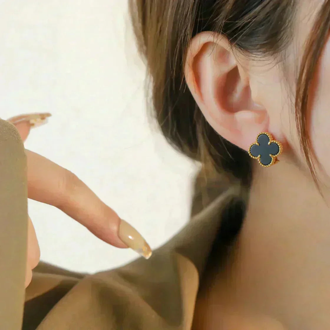 [Windsor Jewelry]CLOVER MEDIUM 1 MOTIFS  ONYX STUD EARRINGS
