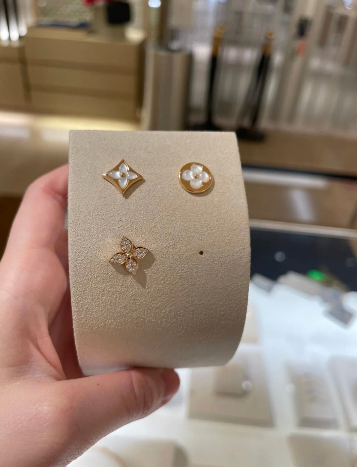 [Windsor Jewelry]STAR BLOSSOM STUD EARRINGS PINK GOLD DIAMONDS