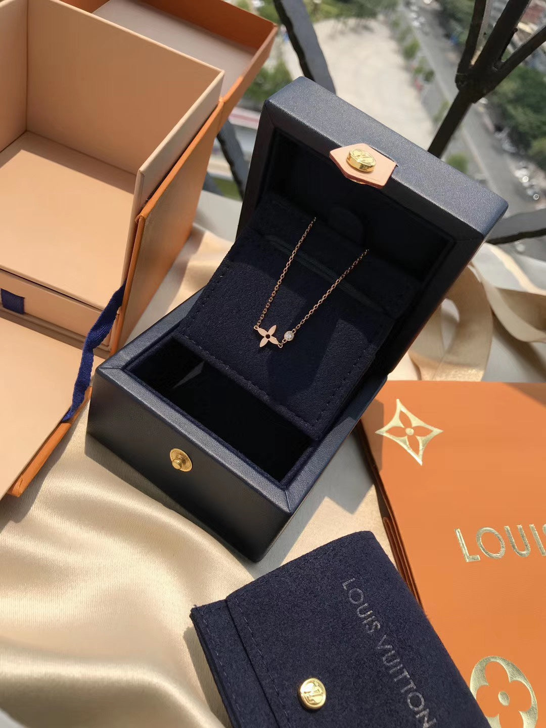[Windsor Jewelry]BLOSSOM PENDANT PINK GOLD AND DIAMOND