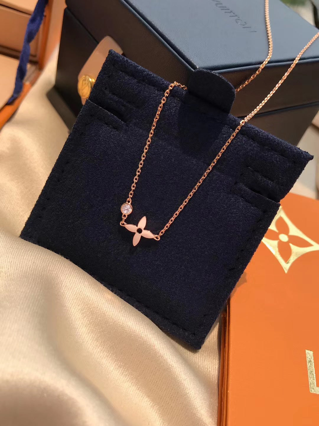 [Windsor Jewelry]BLOSSOM PENDANT PINK GOLD AND DIAMOND