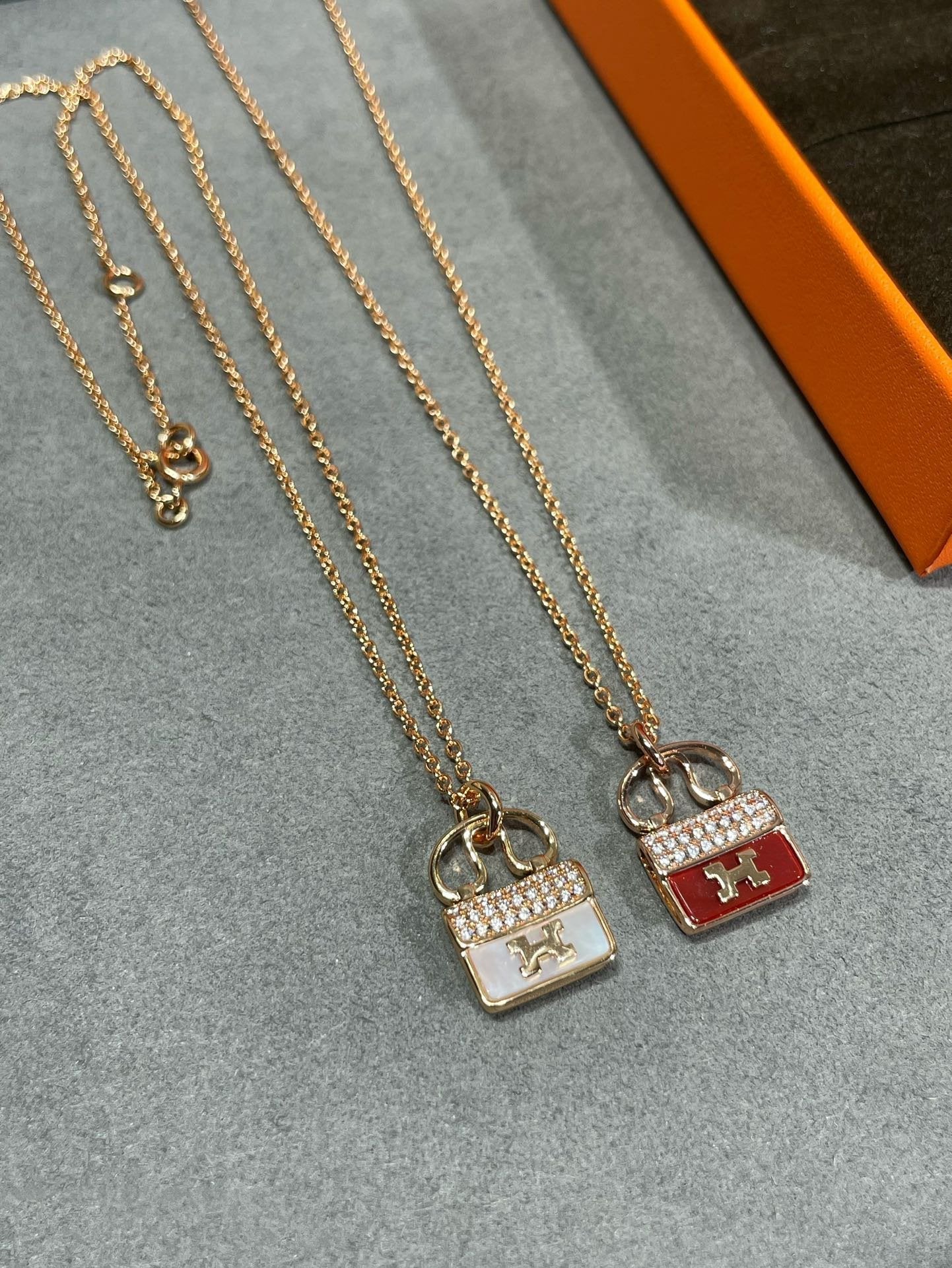 [Windsor Jewelry]H CIRCE MOISSANITE PENDANT NECKLACE GOLD