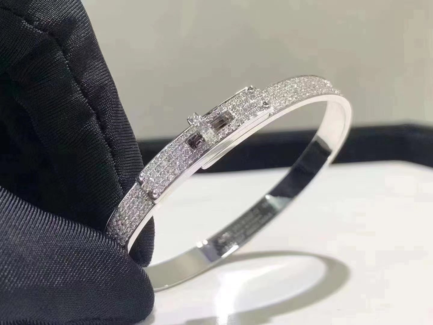 [Windsor Jewelry]HM KELLY BRACELET IN SILVER AND FULL PAVE DIAMOND