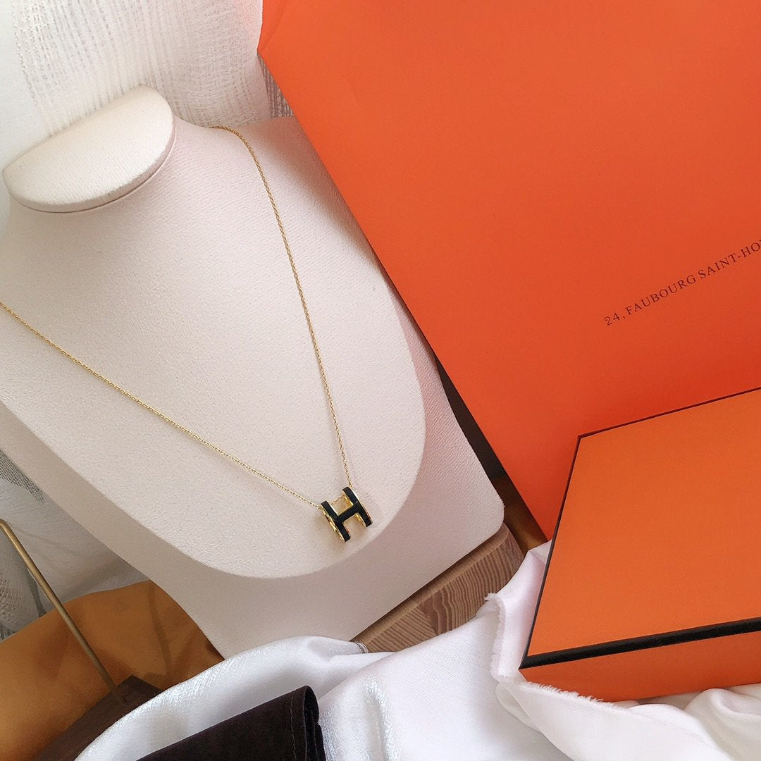 [Windsor Jewelry]HM CLIC BLACK ENAMEL GOLD NECKLACE
