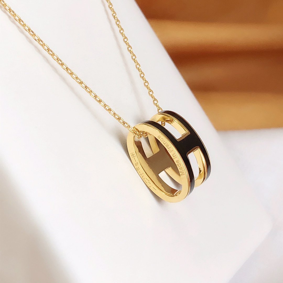 [Windsor Jewelry]HM CLIC BLACK ENAMEL GOLD NECKLACE