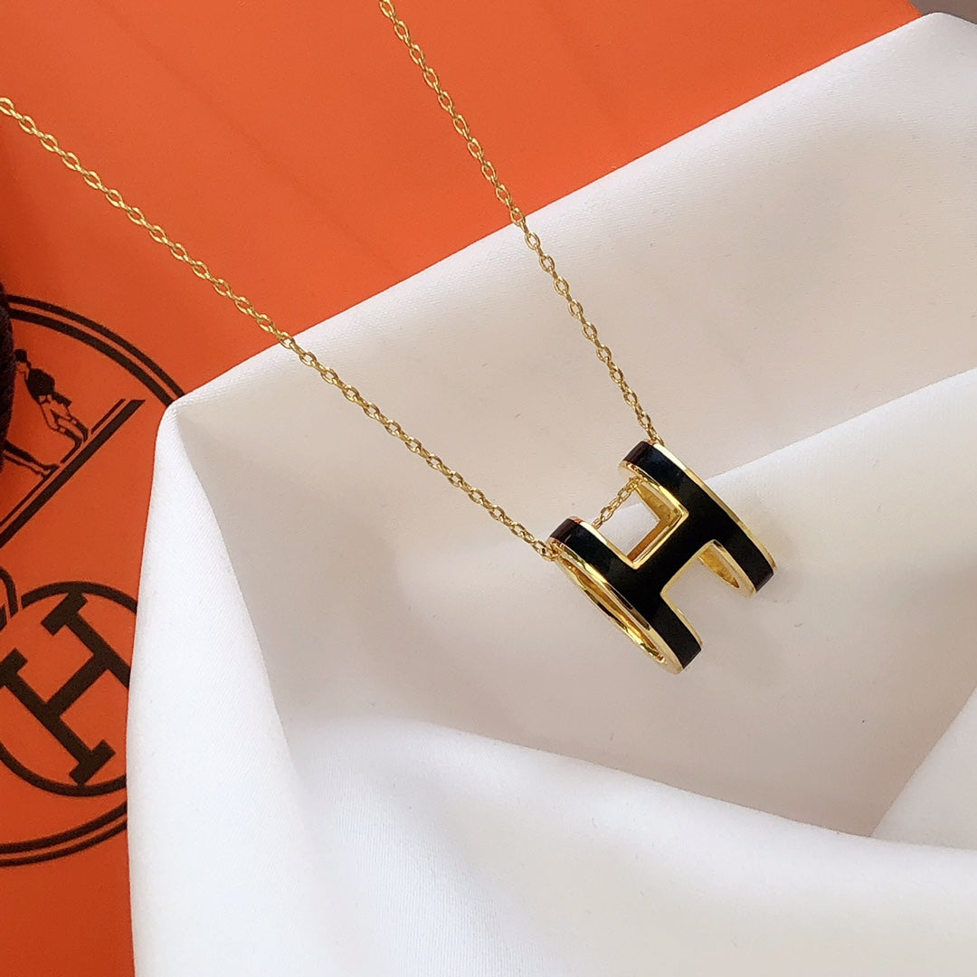 [Windsor Jewelry]HM CLIC BLACK ENAMEL GOLD NECKLACE