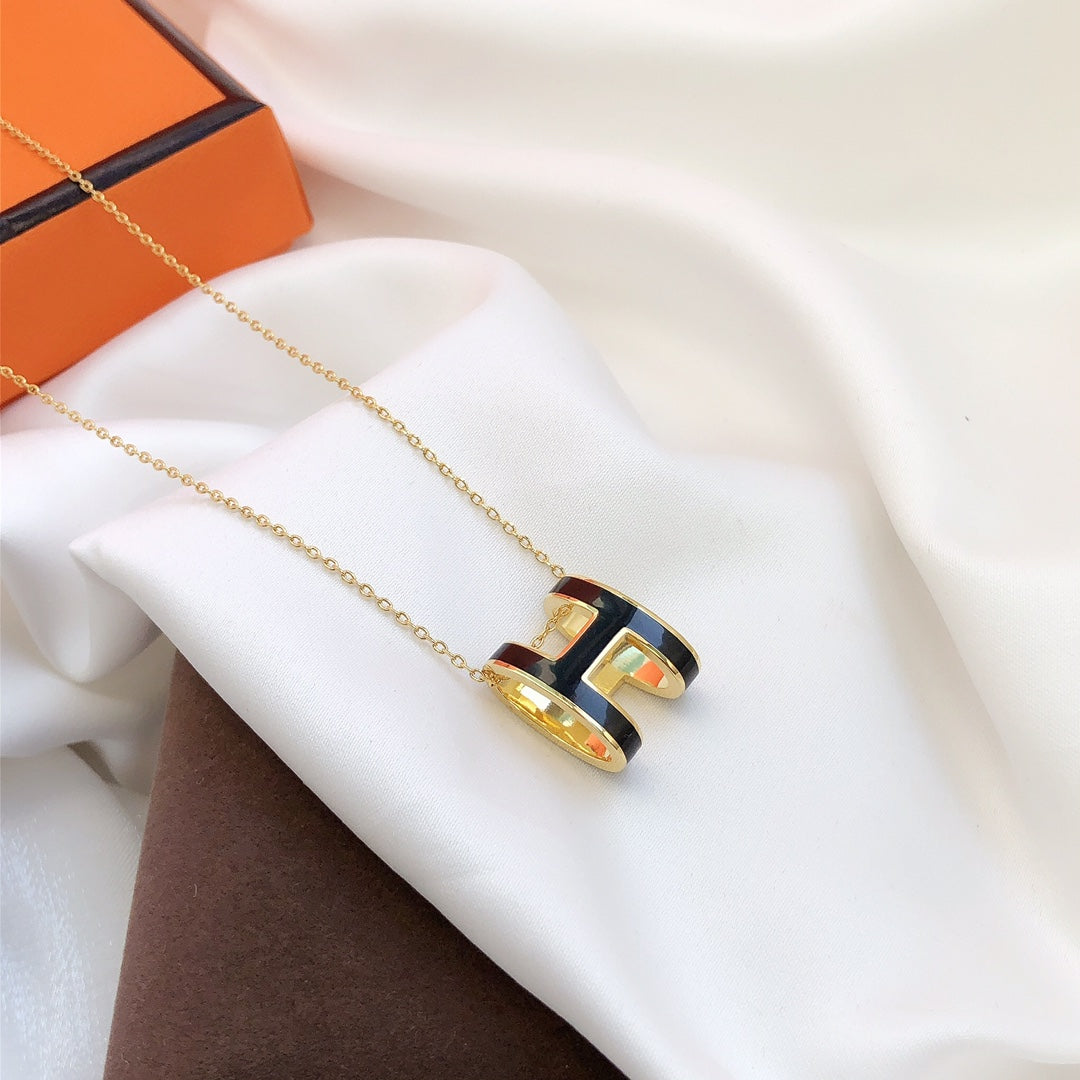 [Windsor Jewelry]HM CLIC BLACK ENAMEL GOLD NECKLACE
