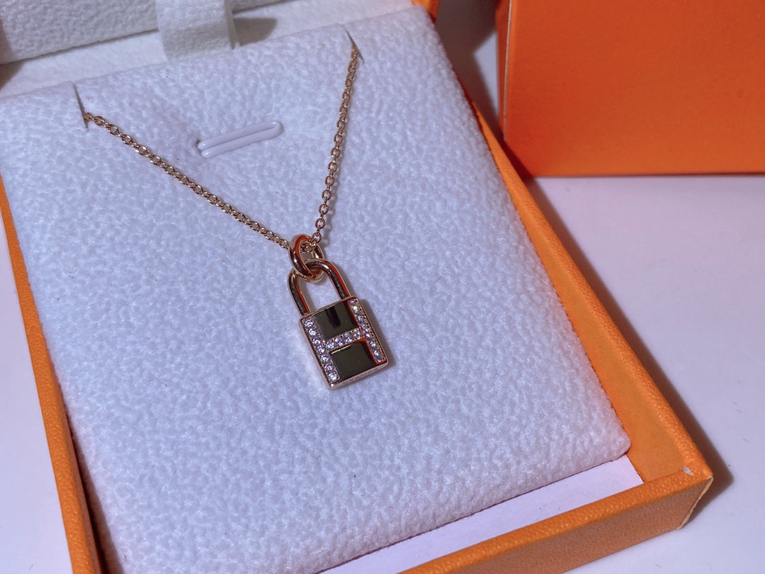 [Windsor Jewelry]HM ADVANCED NICHE LOCK HEAD NECKLACE DIAMONDS