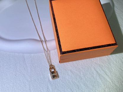 [Windsor Jewelry]HM ADVANCED NICHE LOCK HEAD NECKLACE DIAMONDS