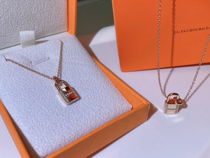 [Windsor Jewelry]HM ADVANCED NICHE LOCK HEAD NECKLACE DIAMONDS