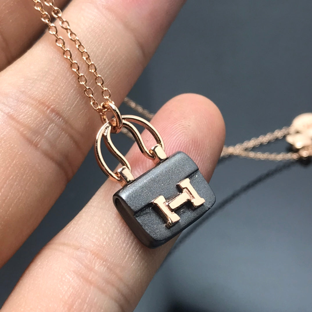 [Windsor Jewelry]WOMEN'S HM AMULETTES CONSTANCE PENDANT NECKLACE