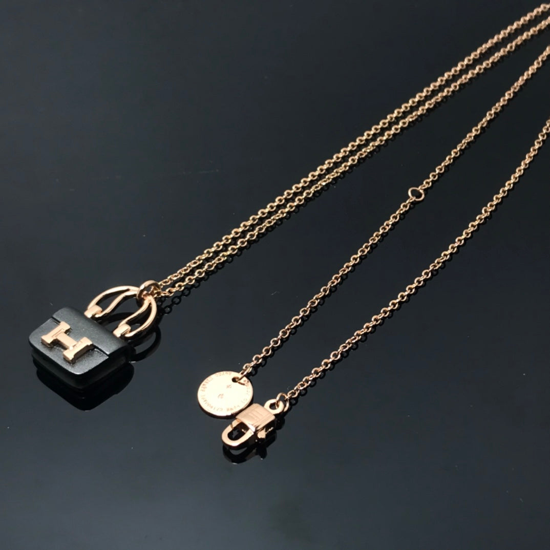 [Windsor Jewelry]WOMEN'S HM AMULETTES CONSTANCE PENDANT NECKLACE