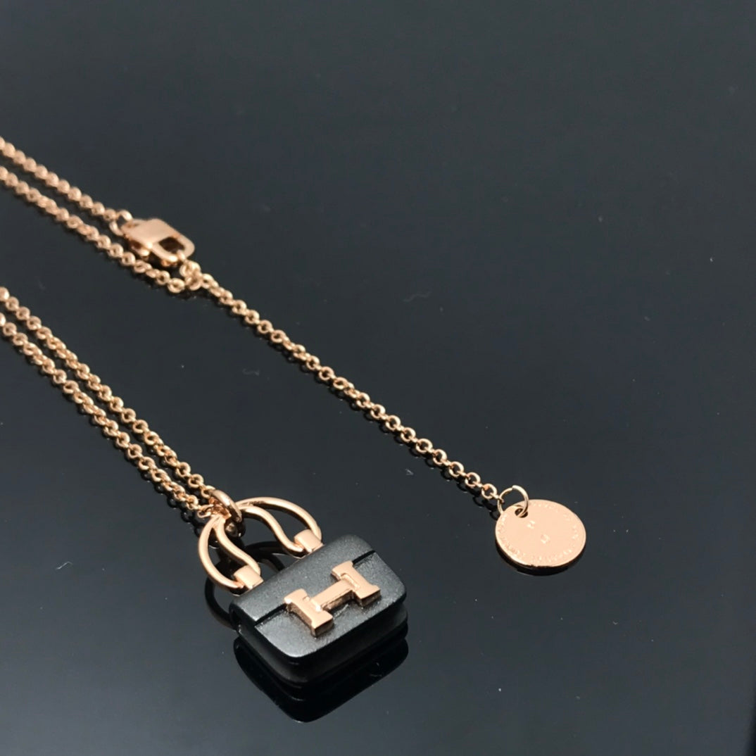 [Windsor Jewelry]WOMEN'S HM AMULETTES CONSTANCE PENDANT NECKLACE
