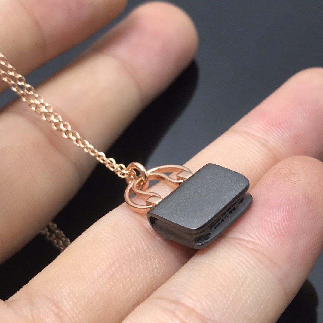 [Windsor Jewelry]WOMEN'S HM AMULETTES CONSTANCE PENDANT NECKLACE