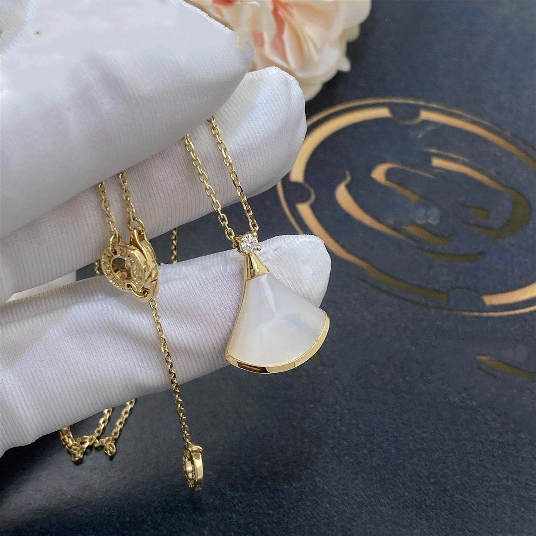 [Windsor Jewelry]DREAM NECKLACE WHITE MOP GOLD 1 DIAMOND
