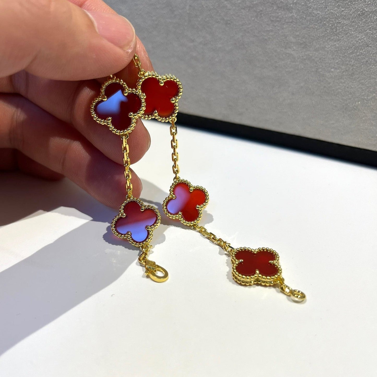 [Windsor Jewelry]CLOVER 5 MOTIFS RED AGATE  BRACELET