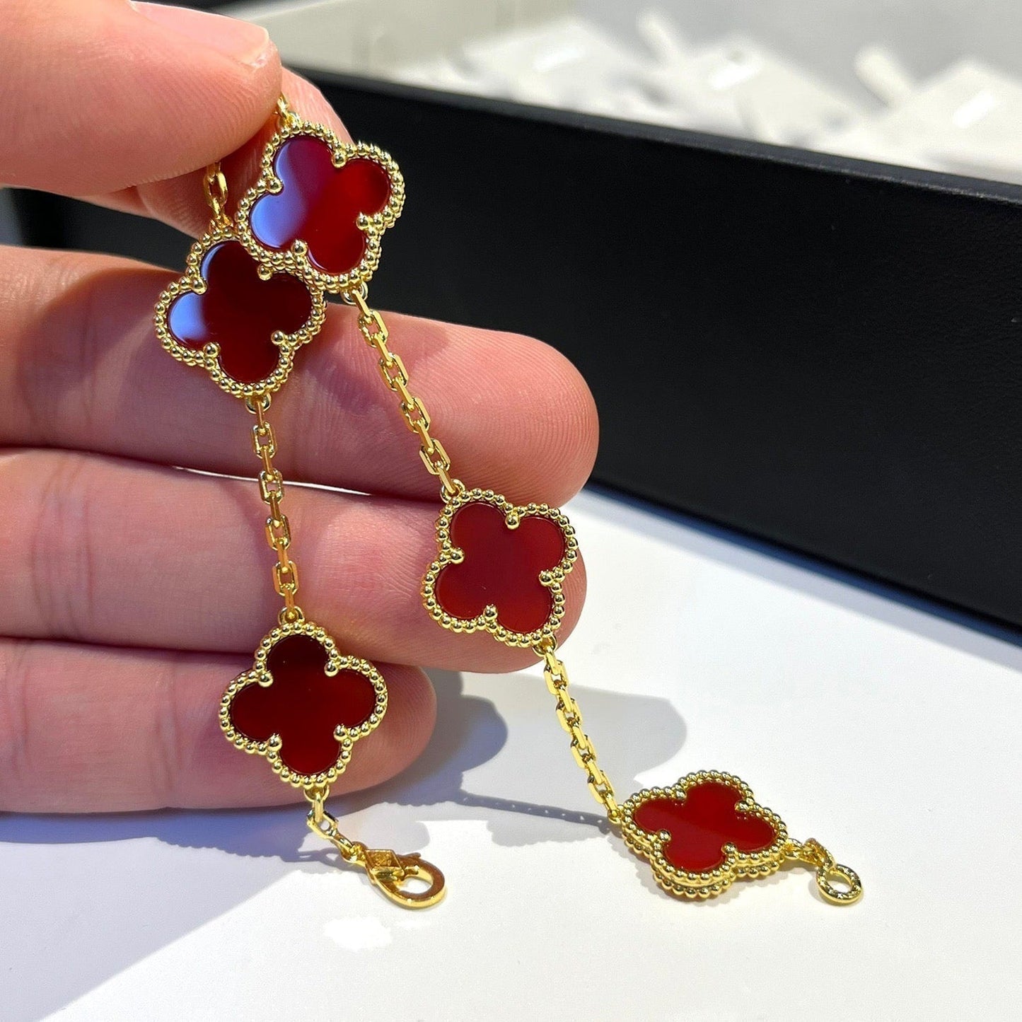 [Windsor Jewelry]CLOVER 5 MOTIFS RED AGATE  BRACELET