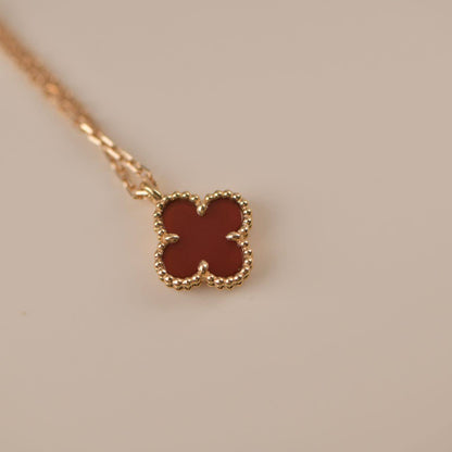 [Windsor Jewelry]CLOVER MINI 9.5MM WHITE CARNELIANS NECKLACE