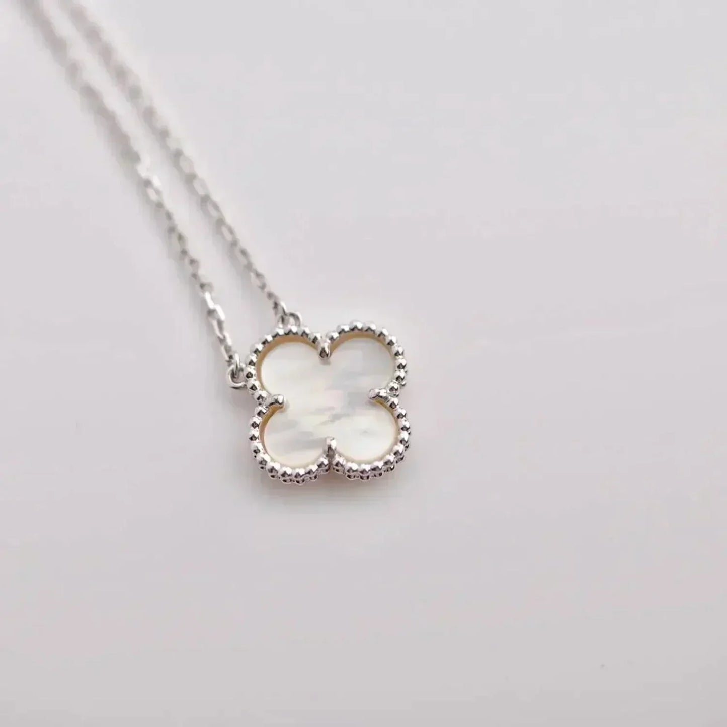 [Windsor Jewelry]CLOVER  15MM WHITE MOTHER-OF-PEARL SILVER