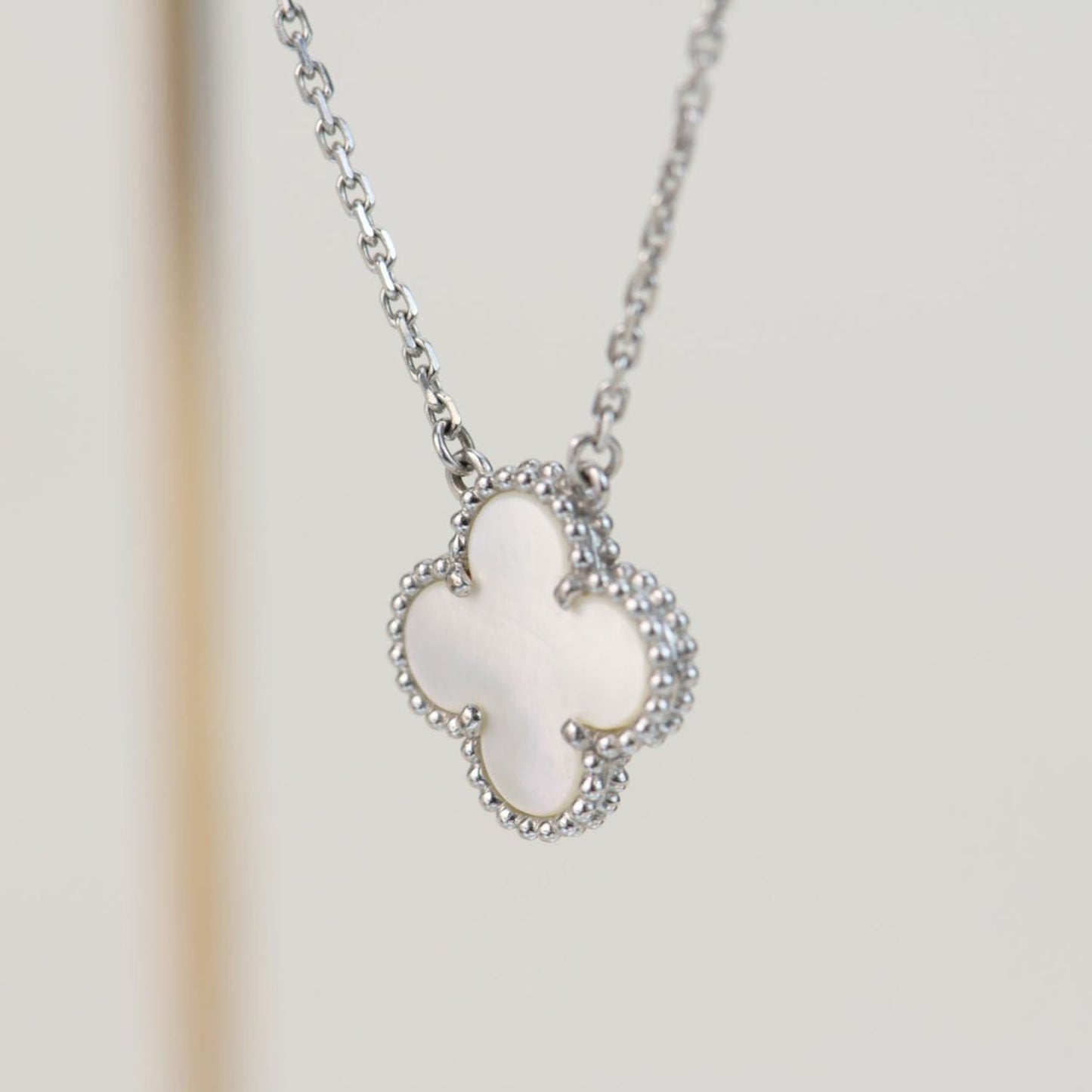 [Windsor Jewelry]CLOVER  15MM WHITE MOTHER-OF-PEARL SILVER