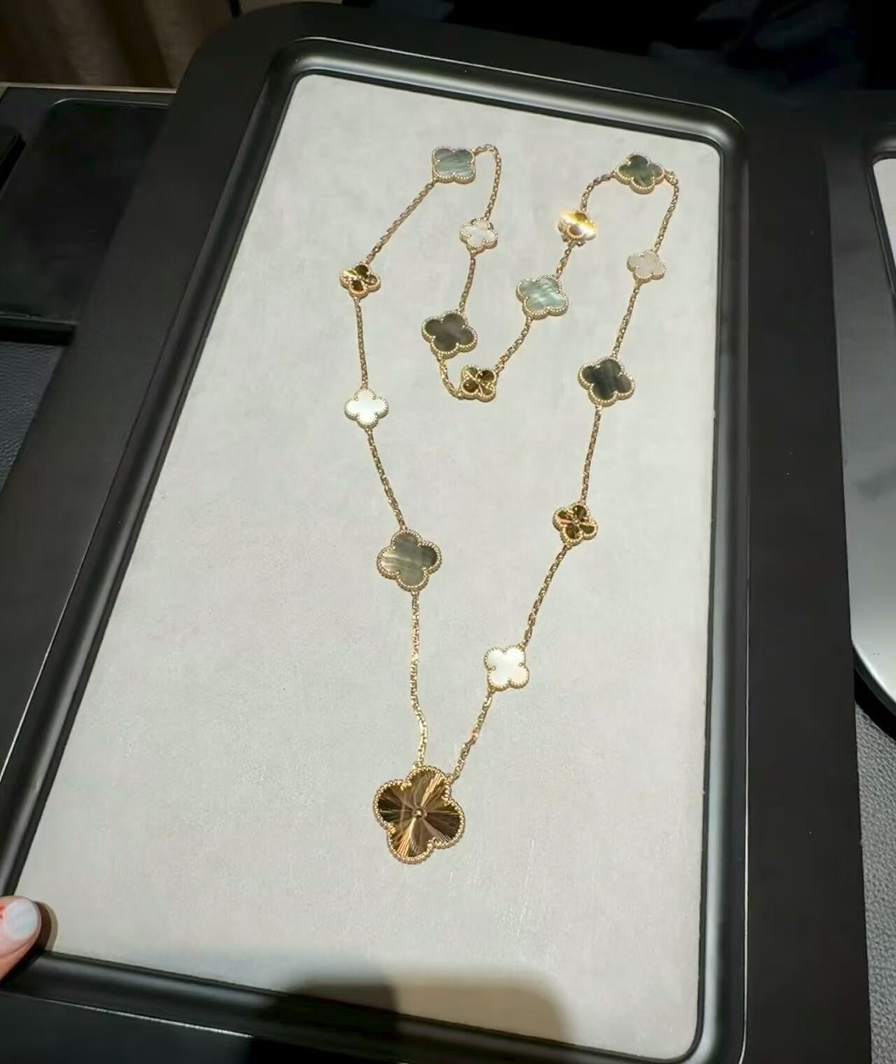 [Windsor Jewelry]DETACHABLE CLOVER 15(11+4) FLOWER ROSE GOLD NECKLACE SET