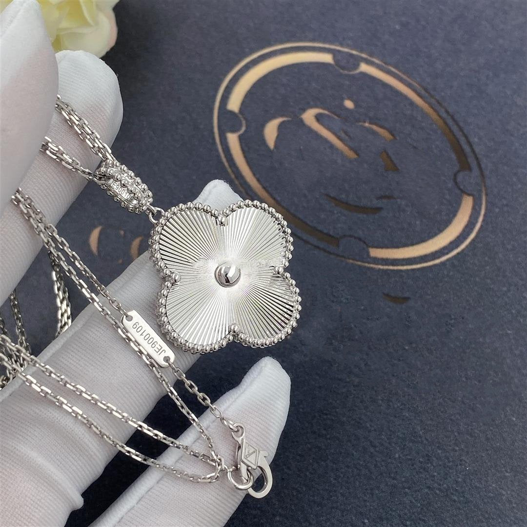 [Windsor Jewelry]CLOVER 25MM SILVER BIG CLOVER NECKLACE