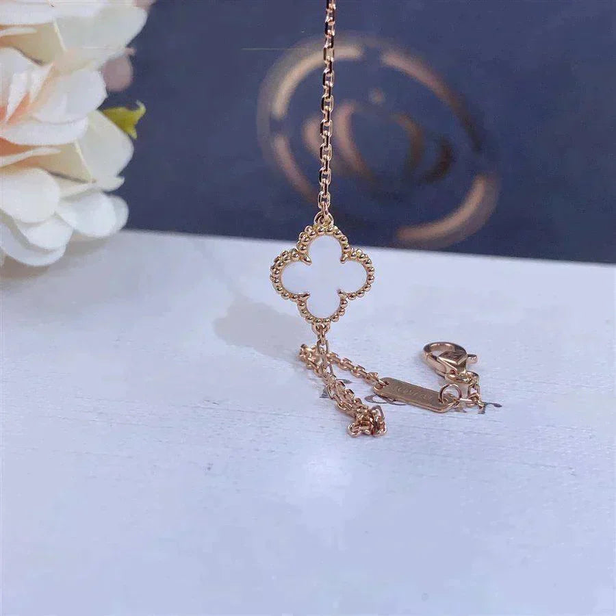 [Windsor Jewelry]CLOVER WHITE MOP SINGLE FLOWER BRACELET
