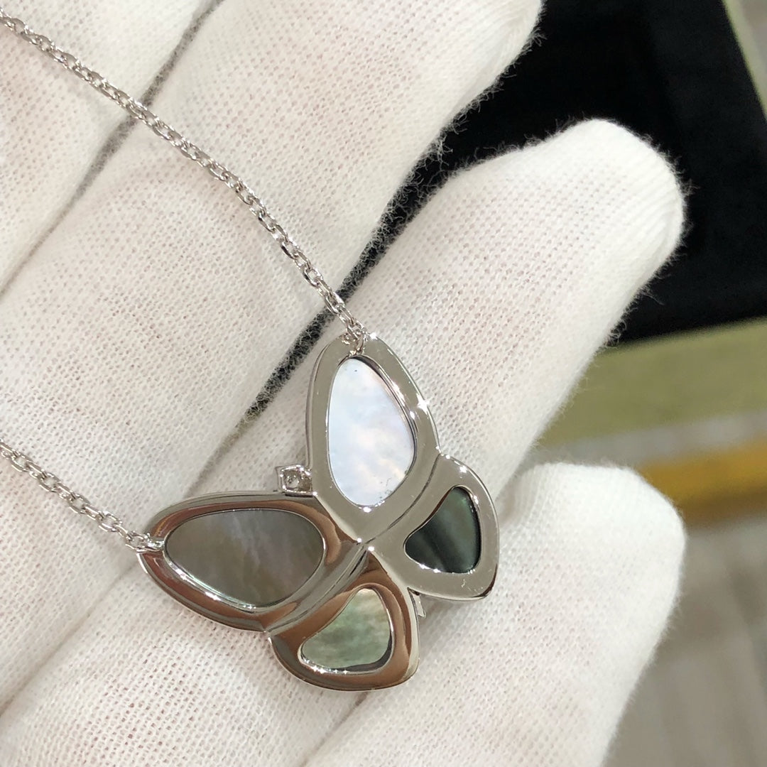 [Windsor Jewelry]LARGE BUTTERFLY SILVER PENDANT DIAMOND NECKLACE