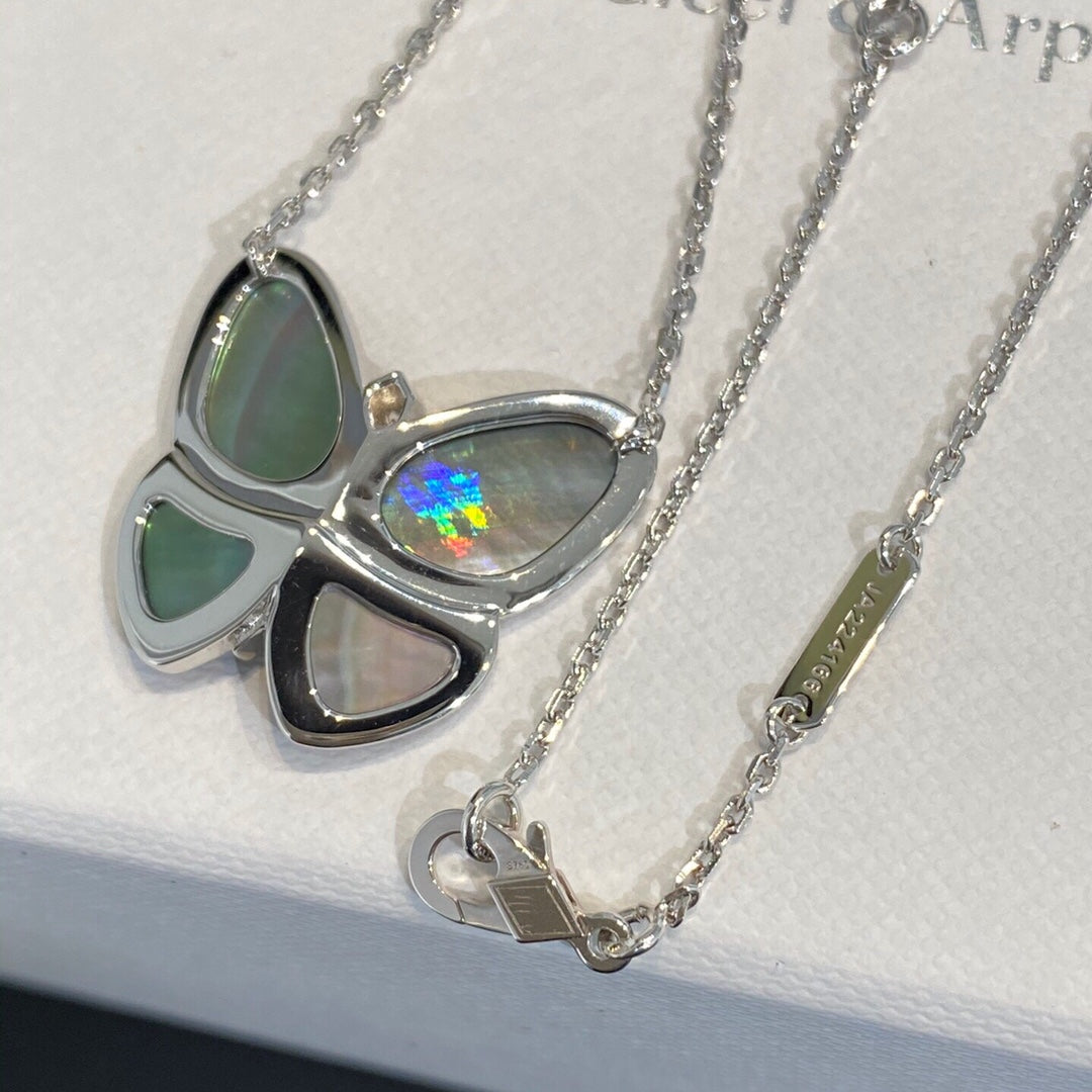 [Windsor Jewelry]LARGE BUTTERFLY SILVER PENDANT DIAMOND NECKLACE