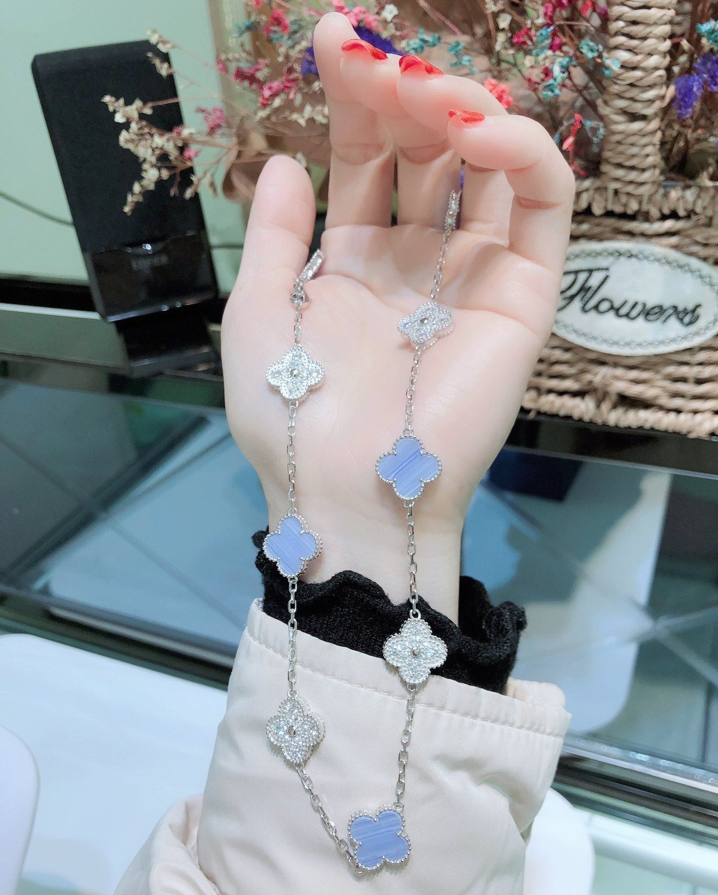 [Windsor Jewelry]CLOVER 10 MOTIFS CHALCEDONY DIAMONDS SILVER NECKLACE