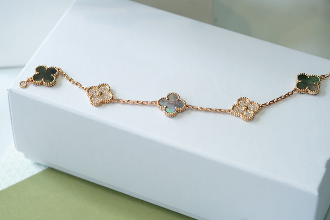 [Windsor Jewelry]CLOVER 5 MOTIFS DARK MOP AND DIAMONDS PINK GOLD BRACELET
