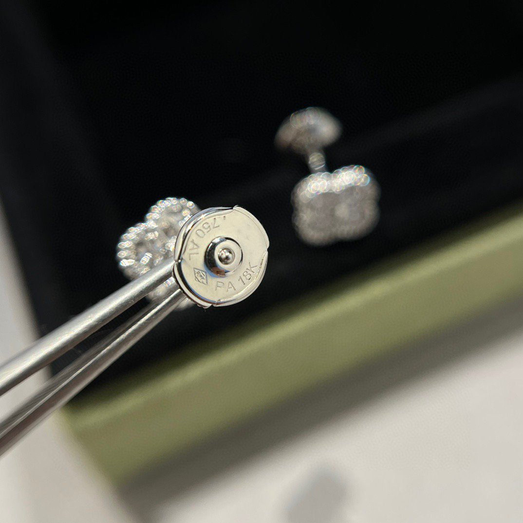 [Windsor Jewelry]CLOVER MINI DIAMOND STUD EARRINGS