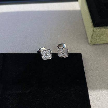 [Windsor Jewelry]CLOVER MINI DIAMOND STUD EARRINGS