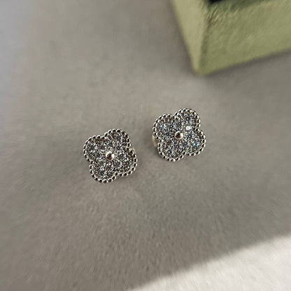 [Windsor Jewelry]CLOVER MINI DIAMOND STUD EARRINGS