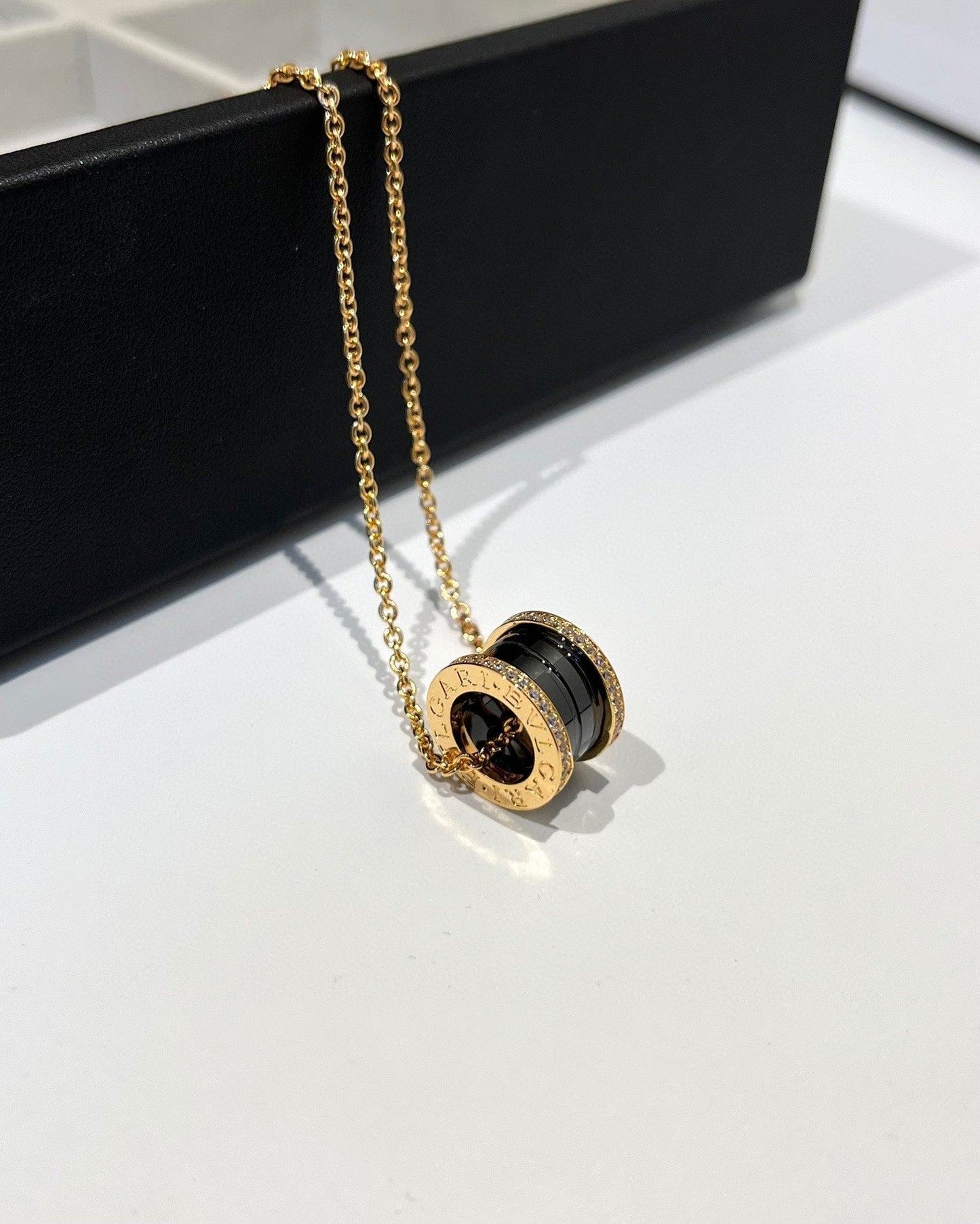 [Windsor Jewelry]ZERO 1 BLACK CERAMIC DIAMOND PINK GOLD NECKLACE