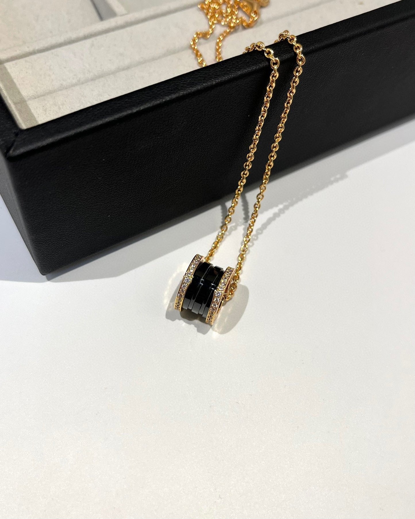 [Windsor Jewelry]ZERO 1 BLACK CERAMIC DIAMOND PINK GOLD NECKLACE