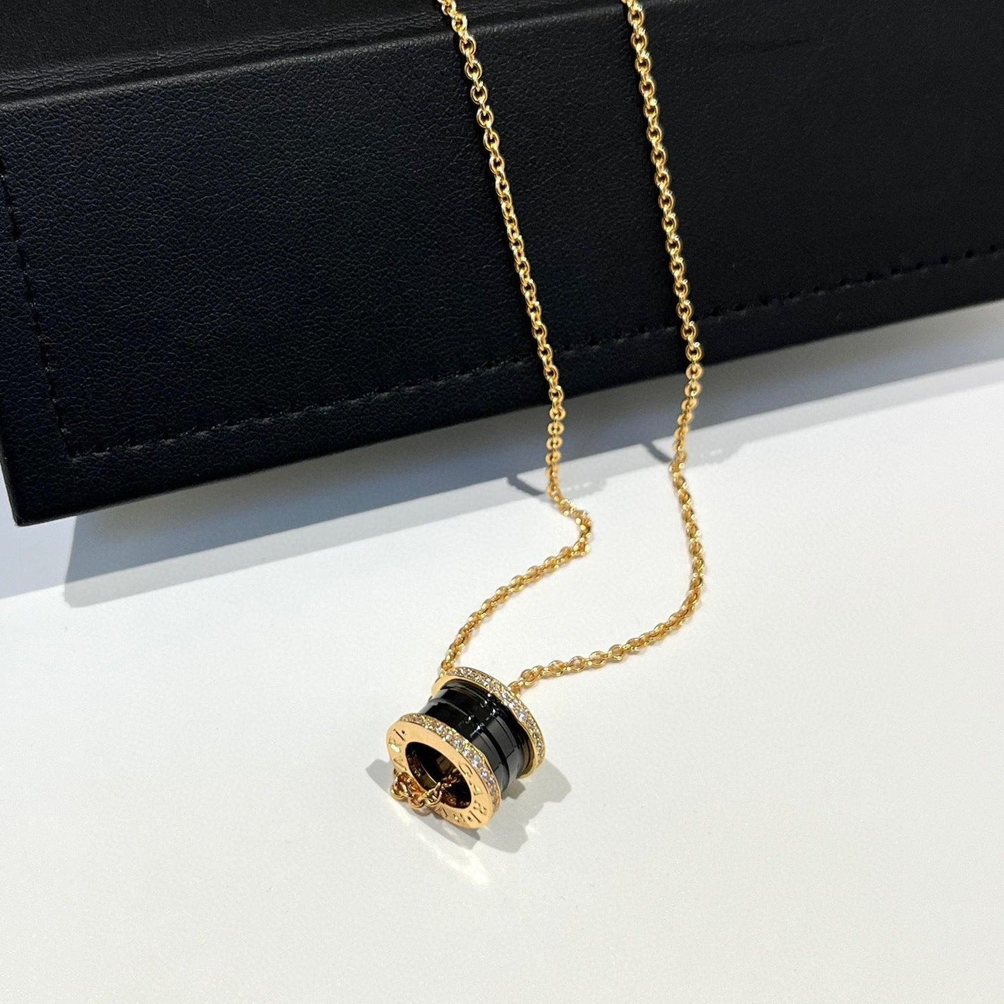 [Windsor Jewelry]ZERO 1 BLACK CERAMIC DIAMOND PINK GOLD NECKLACE